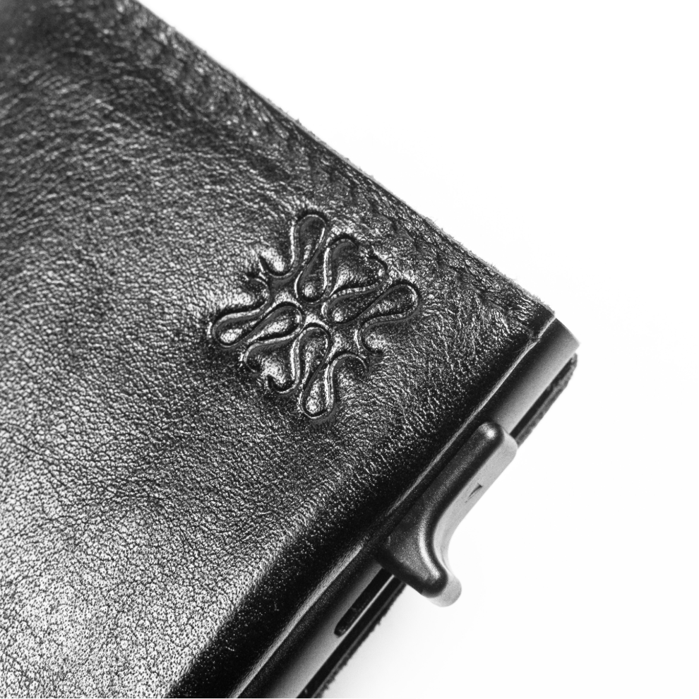 black minimalist leather wallet Classè front view premium black leather minimalist wallet design elegant black leather wallet genuine texture slim black leather wallet men minimalist design black minimalist leather wallet on surface Classè luxury black leather wallet texture detail compact black leather wallet elegant design modern minimalist black leather wallet design premium black leather wallet men style Classè black leather wallet premium finish