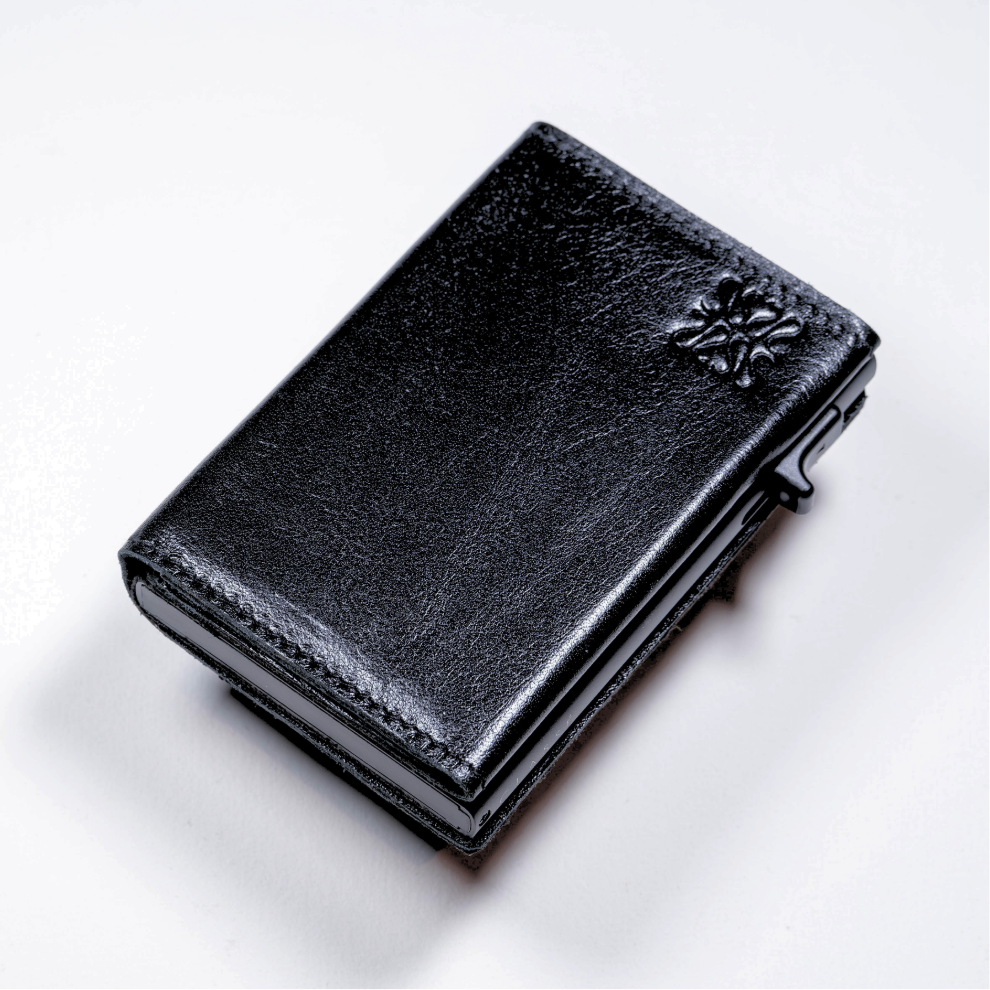 black minimalist leather wallet Classè front view premium black leather minimalist wallet design elegant black leather wallet genuine texture slim black leather wallet men minimalist design black minimalist leather wallet on surface Classè luxury black leather wallet texture detail compact black leather wallet elegant design modern minimalist black leather wallet design premium black leather wallet men style Classè black leather wallet premium finish